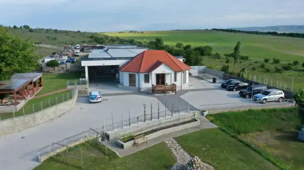 Eladó ipari ingatlan, Hajmáskér 1120 m² 295 M Ft