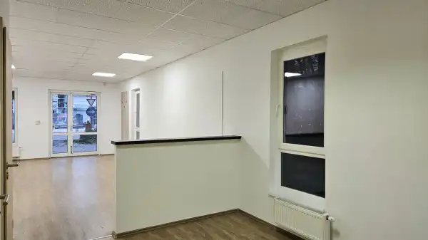 Eladó újszerű üzlethelyiség utcai bejáratos, Budapest, XIV. kerület 2 szoba 59 m² 69.66 M Ft