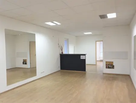 Kiadó üzlethelyiség utcai bejáratos, Budapest, XIV. kerület 2 szoba 59 m² 220 E Ft/hó